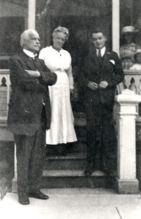 Le couple Desjardins en compagnie de leur dernier fils, Charles Desjardins