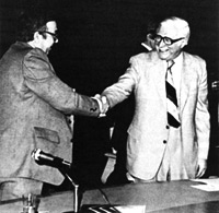 Le directeur général de la Fédération des caisses d'économie, Robert Soupras, et le président du Mouvement Desjardins, Alfred Rouleau
