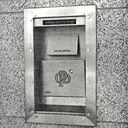 Le coffre de dépôt extérieur de la Caisse populaire de Lévis en 1969